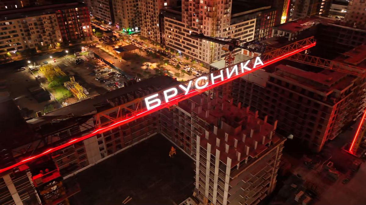 Брендирование башенного крана — общий вид